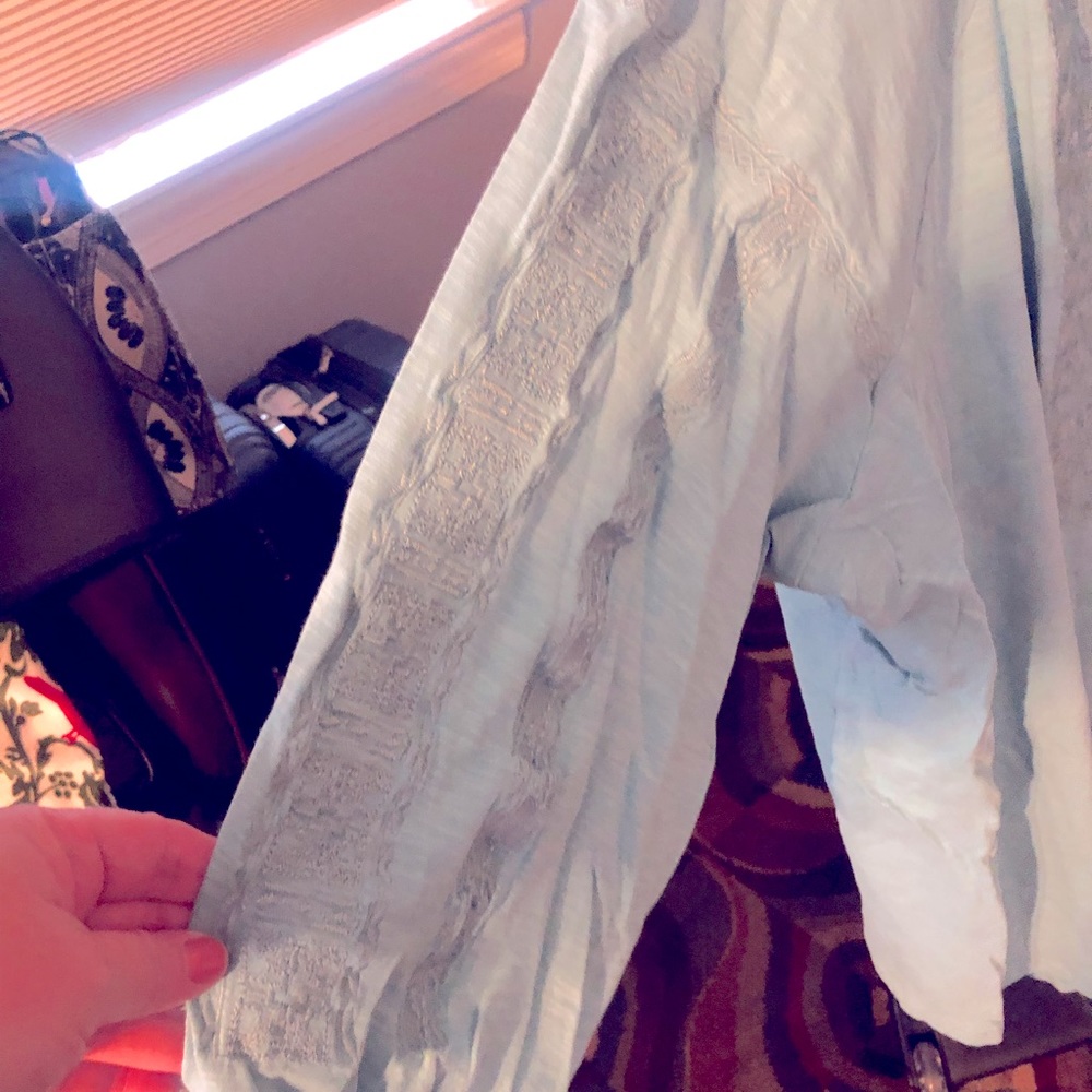 Bohemian beautiful light blue top by Avenue - Picture 3 of 4